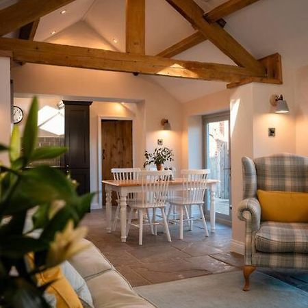 The Stables, Converted Barn Outside York Exterior foto